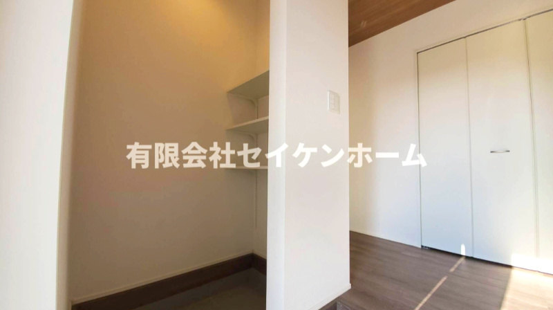 羽生市加羽ケ崎　新築住宅（平屋建て）太陽光パネル搭載の収納