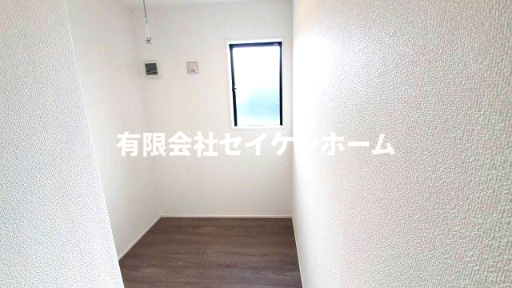 羽生市加羽ケ崎　新築住宅（平屋建て）太陽光パネル搭載の収納