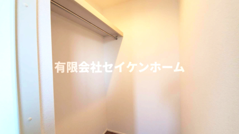 羽生市加羽ケ崎　新築住宅（平屋建て）太陽光パネル搭載の収納