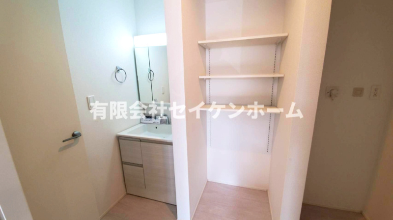 羽生市加羽ケ崎　新築住宅（平屋建て）太陽光パネル搭載の洗面所