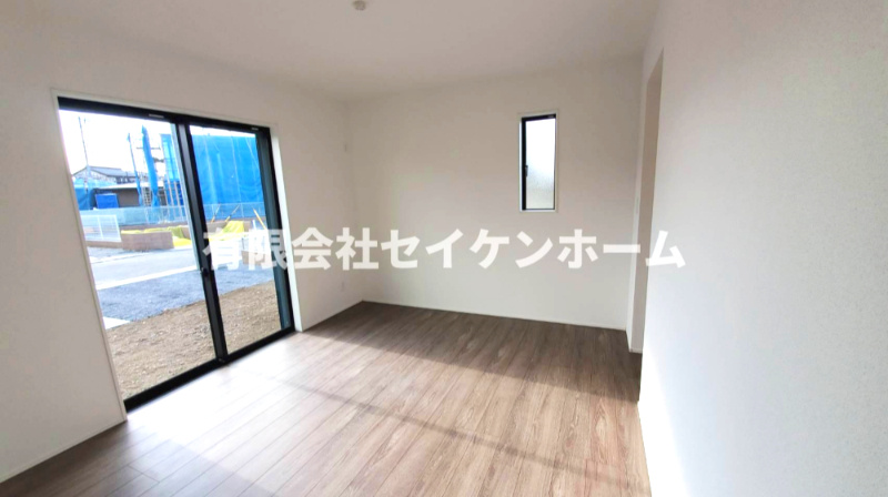 羽生市加羽ケ崎　新築住宅（平屋建て）太陽光パネル搭載の洋室