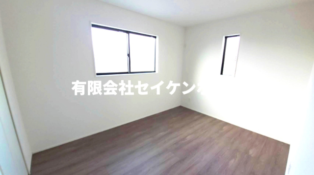 羽生市加羽ケ崎　新築住宅（平屋建て）太陽光パネル搭載の洋室