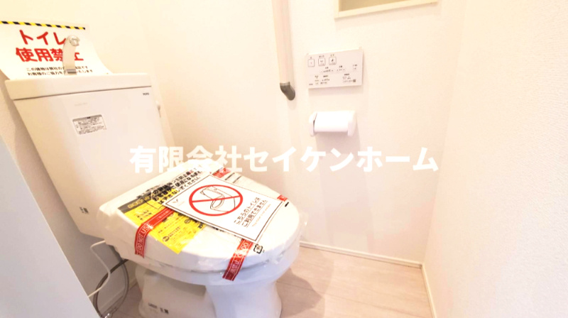 羽生市加羽ケ崎　新築住宅（平屋建て）太陽光パネル搭載のトイレ