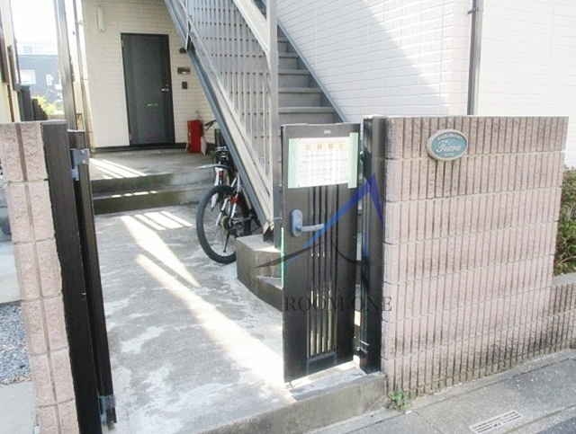 ティアラのエントランス|エントランスです。