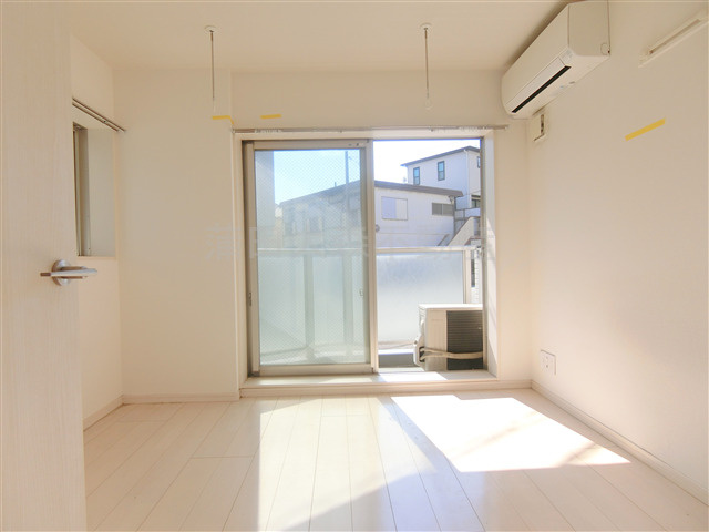 ブロッサムテラス下丸子の居間・リビング|2面採光の明るい洋室6帖