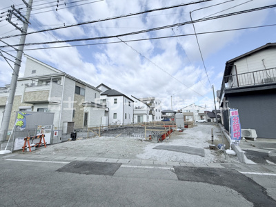 【外観】 | 三島市新谷 新築一戸建て 1号棟 | 現在建築中の外観画像です。ご内覧は同じメーカーの完成物件へご案内いたしますので、いつでもご相談ください！