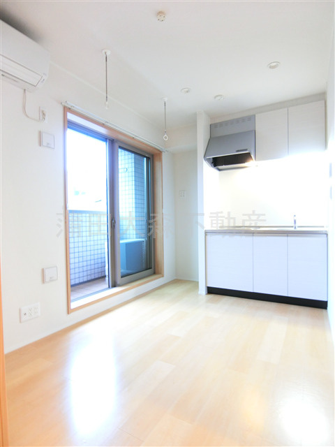 グレース・カーサの居間・リビング|南向きバルコニーのDK4.7帖　ダイニングキッチン