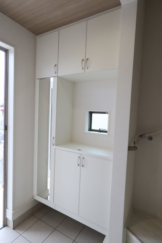 《仲介手数料無料》久喜市久喜東４丁目22-29新築一戸建てグラファーレの玄関