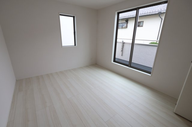 《仲介手数料無料》久喜市久喜東４丁目22-29新築一戸建てグラファーレの洋室|2階 7帖