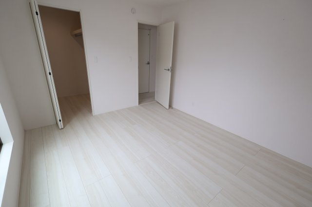 《仲介手数料無料》久喜市久喜東４丁目22-29新築一戸建てグラファーレの洋室|2階 7帖