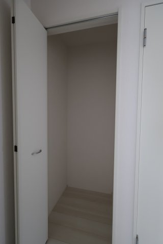 《仲介手数料無料》久喜市久喜東４丁目22-29新築一戸建てグラファーレの収納