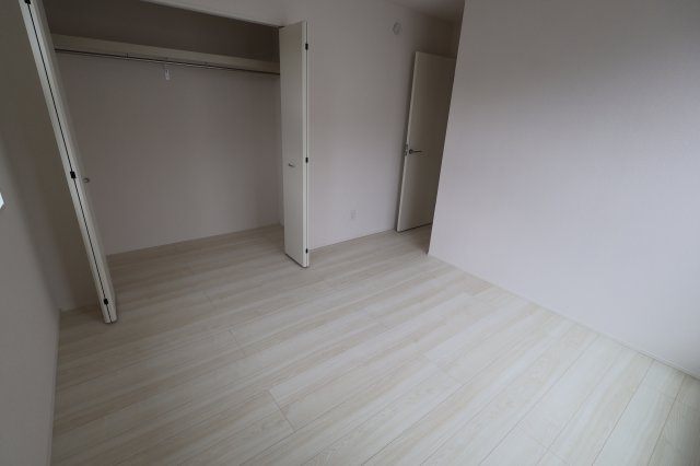 《仲介手数料無料》久喜市久喜東４丁目22-29新築一戸建てグラファーレの洋室|2階 6.62帖