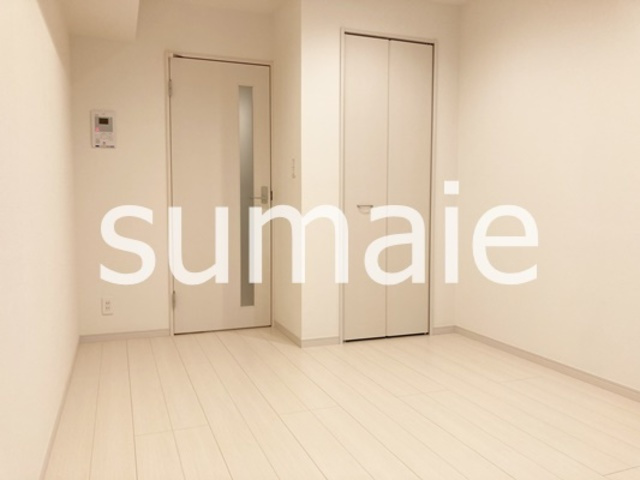 リブリ・ロッソの居間・リビング|人気のホワイトフローリング。