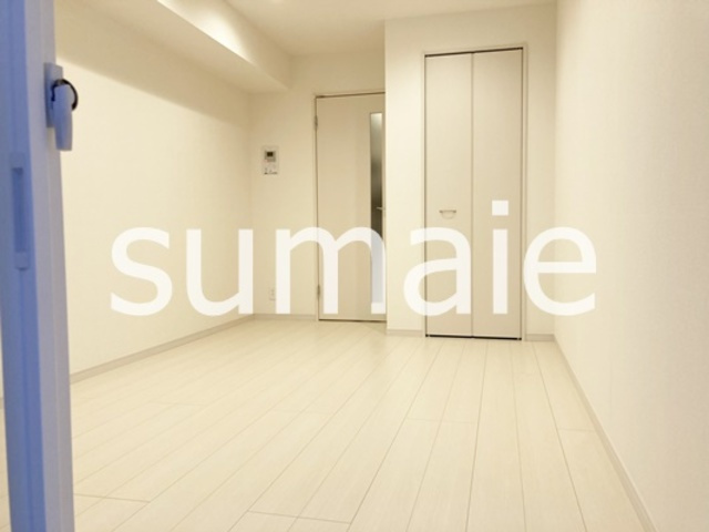 リブリ・ロッソの居間・リビング|人気のホワイトフローリング。