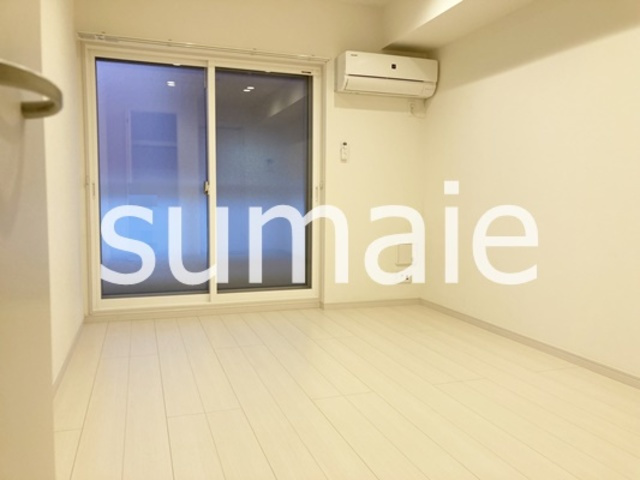 リブリ・ロッソの寝室|人気のホワイトフローリング。