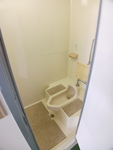 中島河原田町倉庫付事務所のトイレ