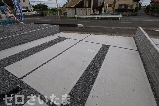 《仲介手数料無料》久喜市久喜東４丁目22-29新築一戸建てグラファーレの駐車場|車も並列で2台停められます。