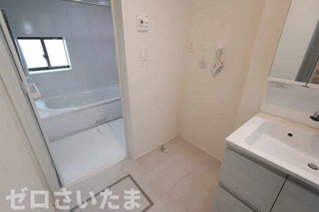 《仲介手数料無料》久喜市久喜東４丁目22-29新築一戸建てグラファーレのランドリースペース