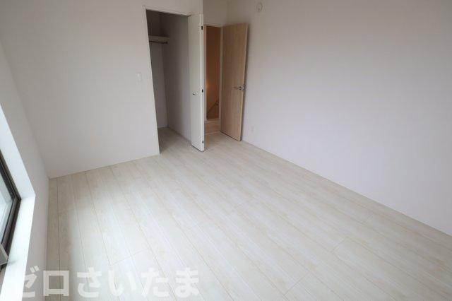 《仲介手数料無料》久喜市久喜東４丁目22-29新築一戸建てグラファーレの洋室|2階 7.25帖