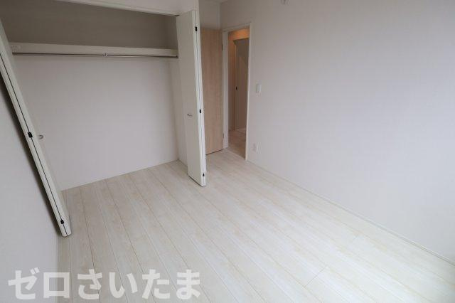 《仲介手数料無料》久喜市久喜東４丁目22-29新築一戸建てグラファーレの洋室|5.25帖