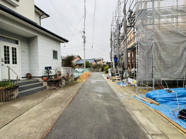 半田市本町二丁目67-2『仲介手数料無料』新築戸建ての前面道路含む現地写真