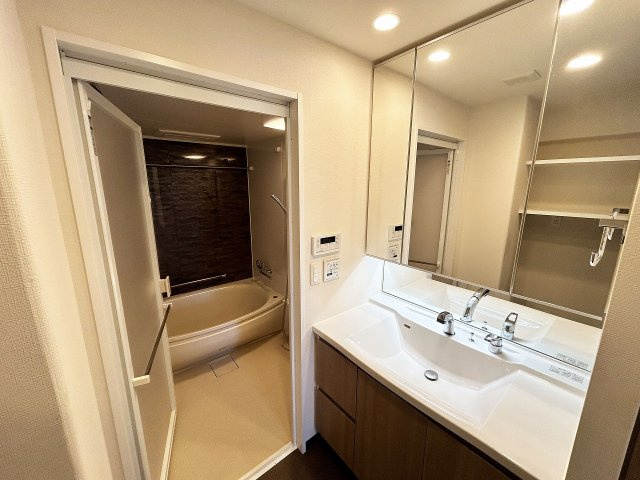 プレサンスロジェ国際通りレーヴタワーの独立洗面台|那覇市売マンション｜プレサンスロジェ国際通りレーヴタワー｜アイランドリゾート沖縄