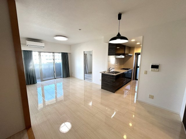 プレサンスロジェ国際通りレーヴタワーの居間・リビング|那覇市売マンション｜プレサンスロジェ国際通りレーヴタワー｜アイランドリゾート沖縄