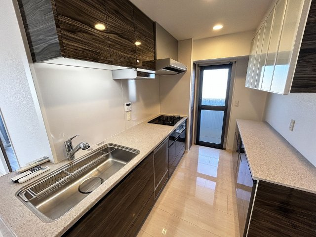 プレサンスロジェ国際通りレーヴタワーのキッチン|那覇市売マンション｜プレサンスロジェ国際通りレーヴタワー｜アイランドリゾート沖縄