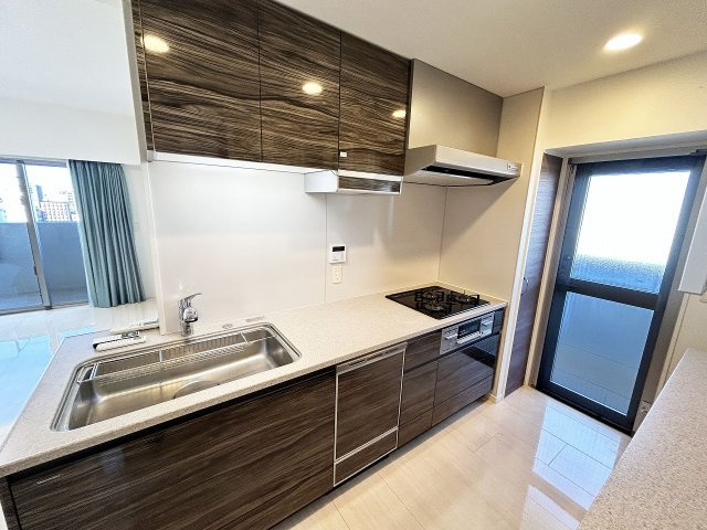 プレサンスロジェ国際通りレーヴタワーのキッチン|那覇市売マンション｜プレサンスロジェ国際通りレーヴタワー｜アイランドリゾート沖縄