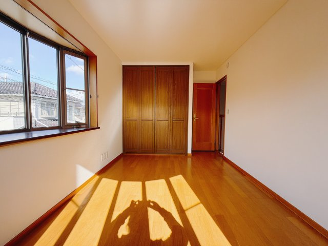 【中古戸建】前橋市箱田町1期の洋室|■2階洋室｜ナチュラルカラーの床です。模様替えなどとても楽しく工夫できます♪陽当たり、風通しもとても良いので毎日快適な生活スタートです！子供部屋にも良いですね♪