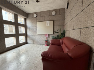 ロイヤルメゾン逆瀬川のエントランス