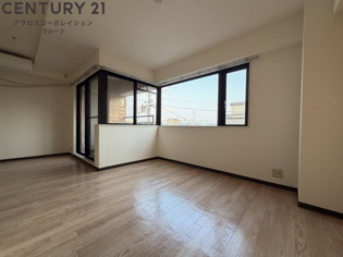 ロイヤルメゾン逆瀬川の居間