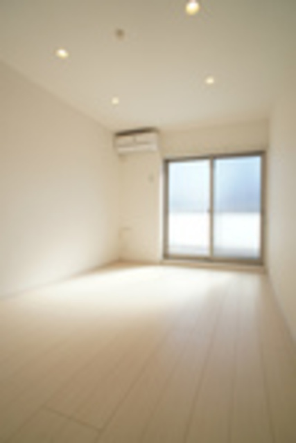 リブリ・アイ＆SHの居間・リビング|人気のホワイトフローリング。