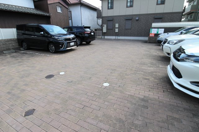 グレースなぎさの駐車場