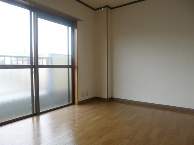 藤ハイツの寝室|洋室もきれいです。