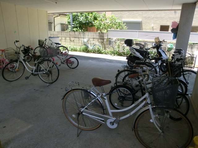 藤ハイツのその他共用部分|敷地内駐輪場有ります。