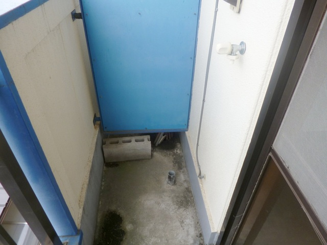 藤ハイツのその他|バルコニーに洗濯機置き場が有ります。