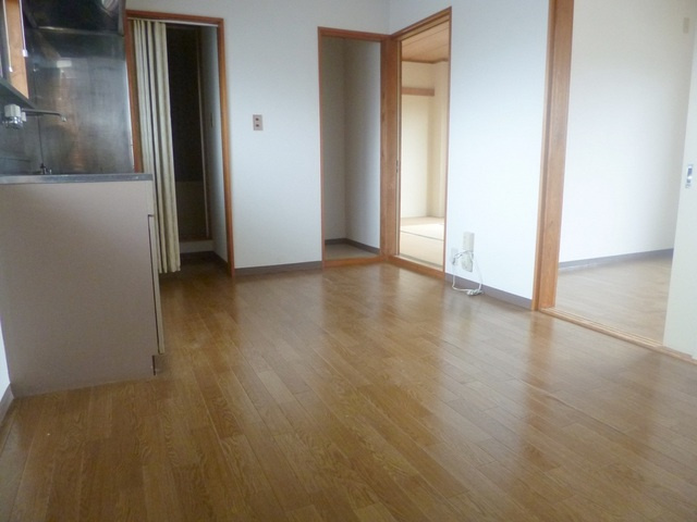 藤ハイツの居間・リビング|ゆとりのダイニングキッチンスペース♪