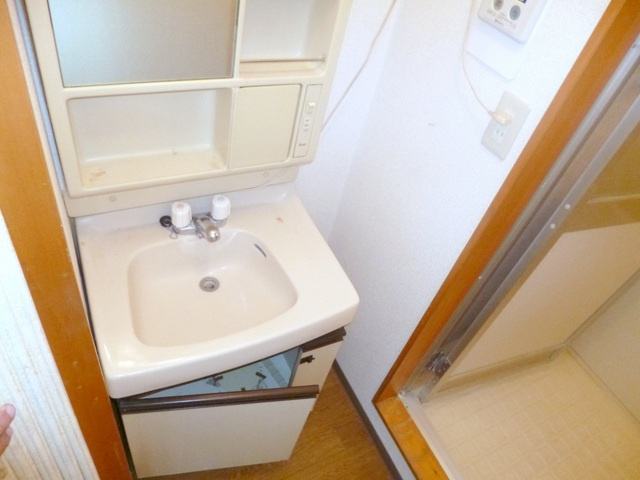 藤ハイツの洗面所|独立洗面台・脱衣所有ります。