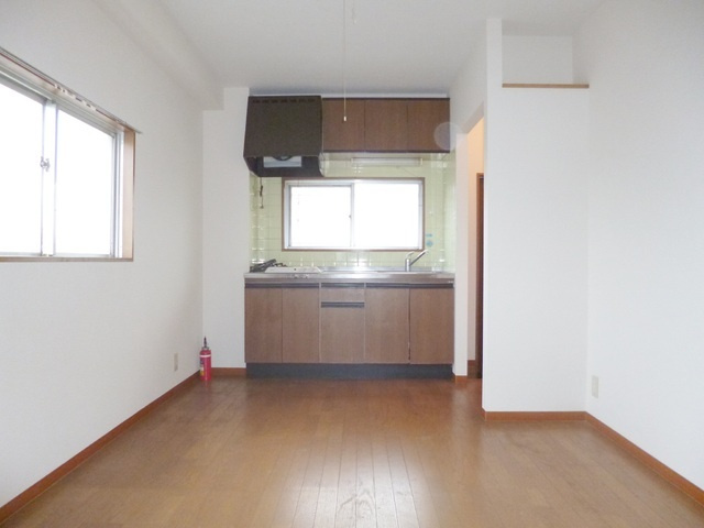 シルバークレストの居間・リビング|キッチンスペースです。