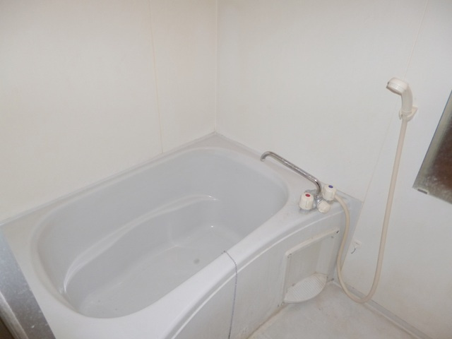 シルバークレストの浴室|ゆったりしたお風呂です。