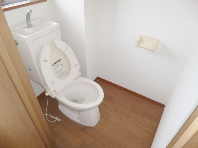 シルバークレストのトイレ|ゆったりしたトイレです。