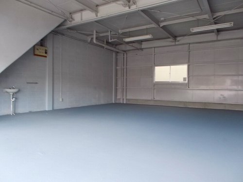 三条町１丁目倉庫付事務所の内装