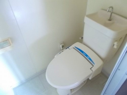 三条町１丁目倉庫付事務所のトイレ