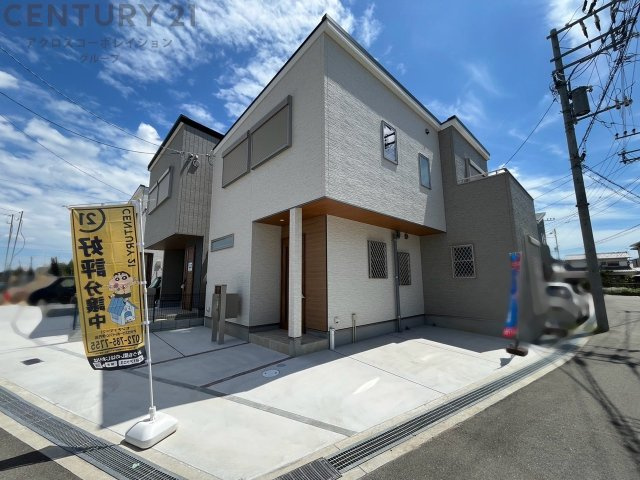 全5区画の新築分譲地。徒歩圏内にスーパーやドラッグストアなどの買い物施設があり、日常生活に必要なものが揃いやすい環境です。