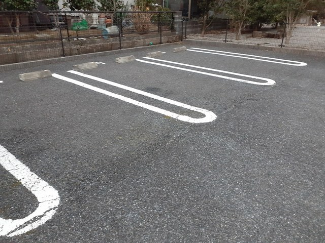 ブリアンソレイユの駐車場