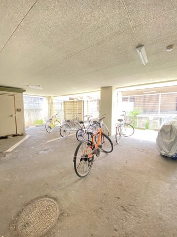 ロイヤル神戸王塚台の駐車場