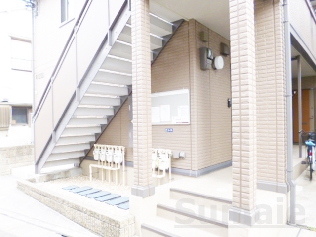 フローラ・フジタのエントランス|外階段です。