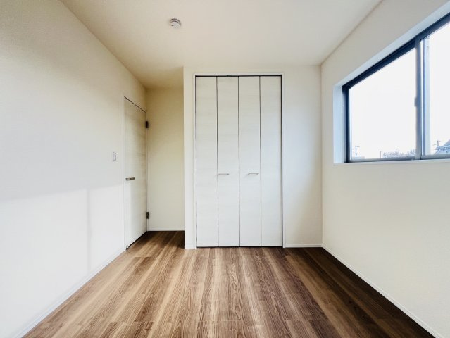 碧南市岬町四丁目5番『仲介手数料無料』新築戸建ての洋室