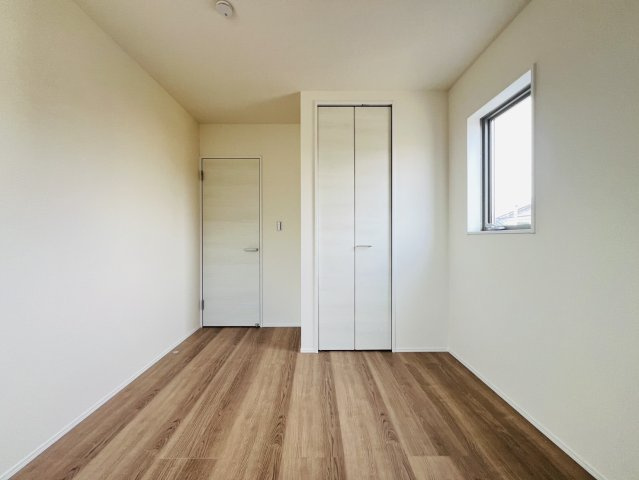 碧南市岬町四丁目5番『仲介手数料無料』新築戸建ての洋室